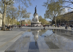 Reflets Place de la Republique