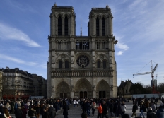 Notre Dame après l'incendie...et sa flèche qui revient